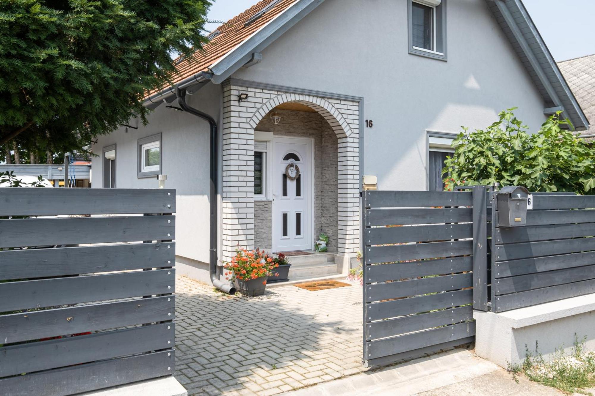Szürke Vendégház Balatonkenesén Extérieur photo